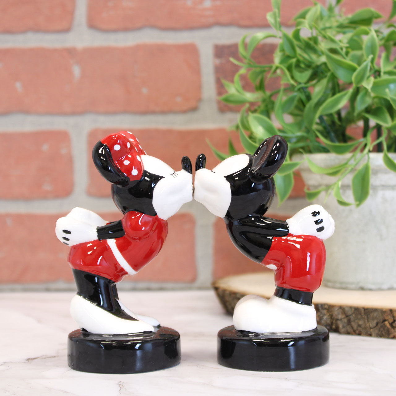 Mickey & Minnie Mouse Kissing (Disney Classic) Ceramic Salt & Pepper Shaker Set