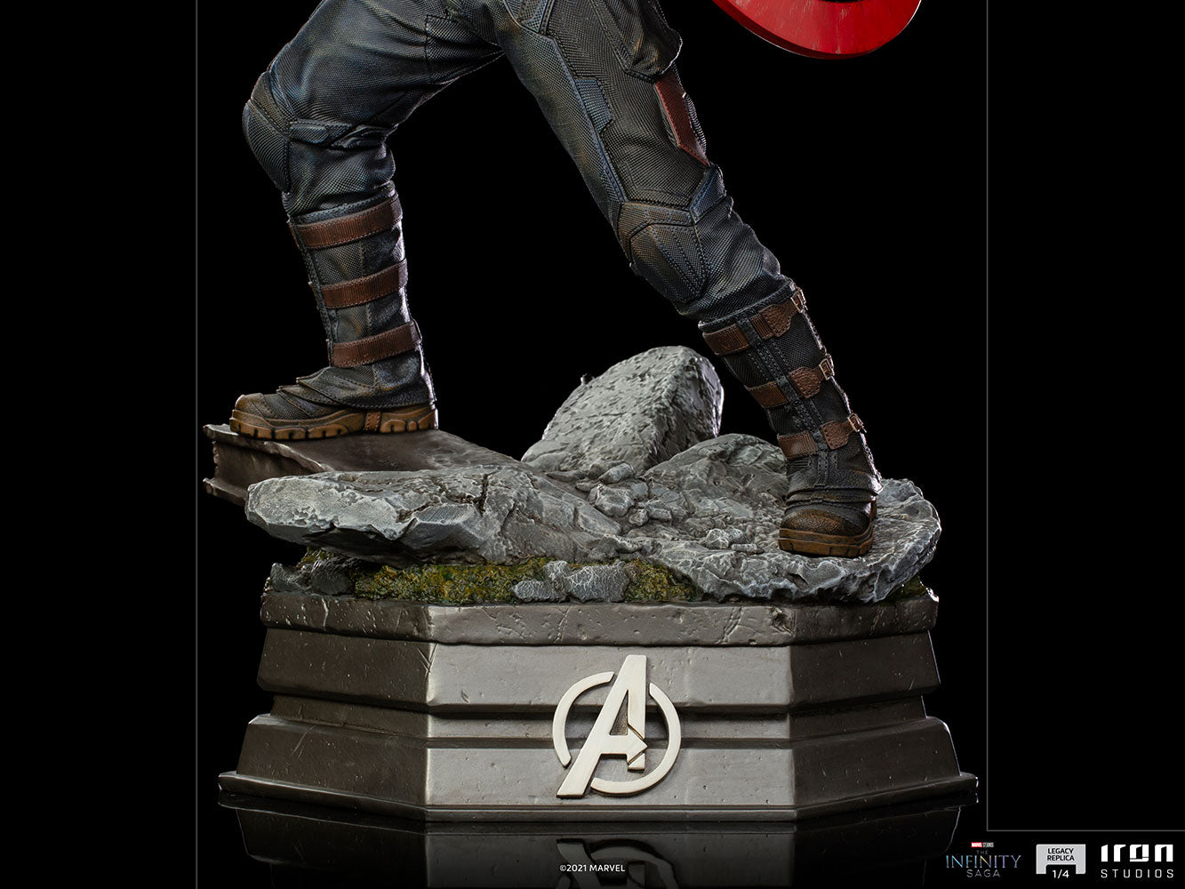 Captain America (Avengers: Infinity Saga) Marvel 1:4 Scale Legacy Replica Statue by Iron Studios