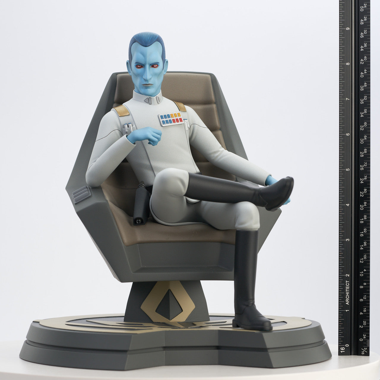 Grand Admiral Thrawn Star Wars: Rebels 1/7 Statue