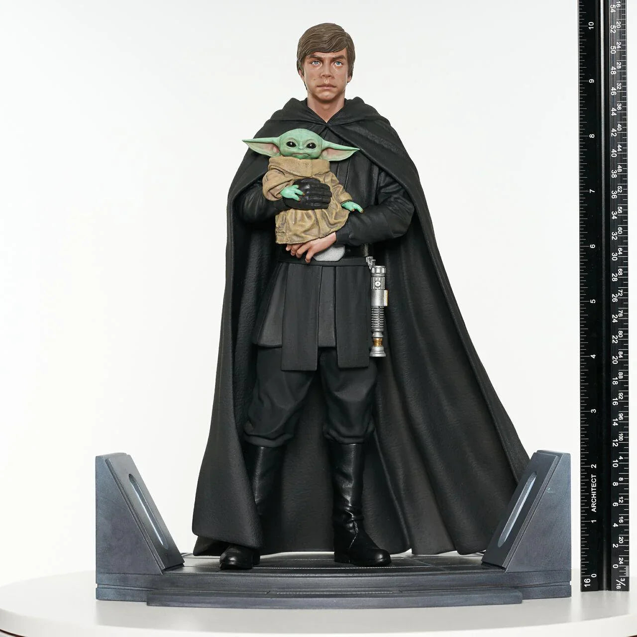 Luke Skywalker & Grogu (Star Wars: The Mandalorian) 1:7 Scale Premier Collection Statue