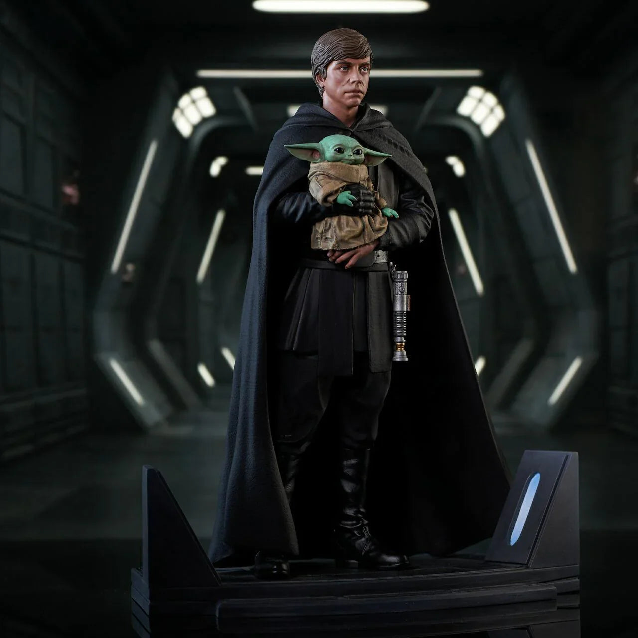 Luke Skywalker & Grogu (Star Wars: The Mandalorian) 1:7 Scale Premier Collection Statue
