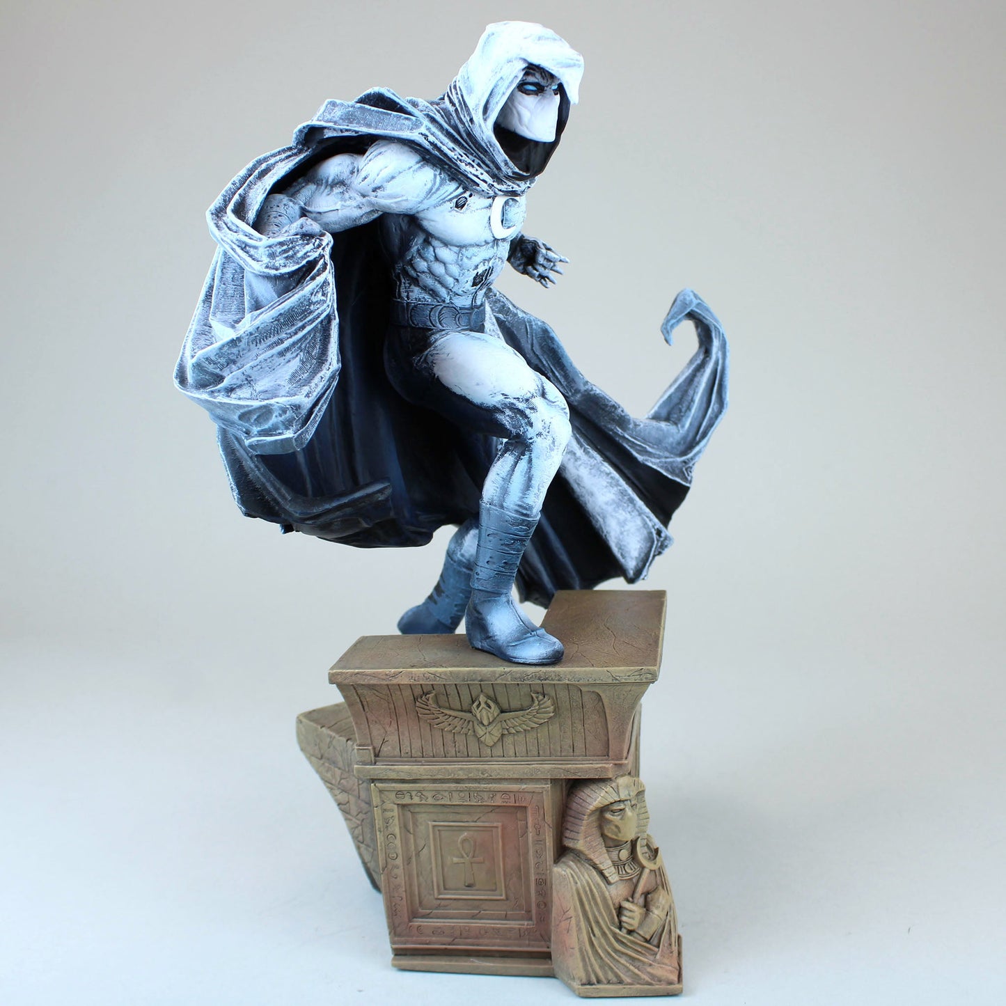 Moon Knight Marvel Premier Collection Resin Statue