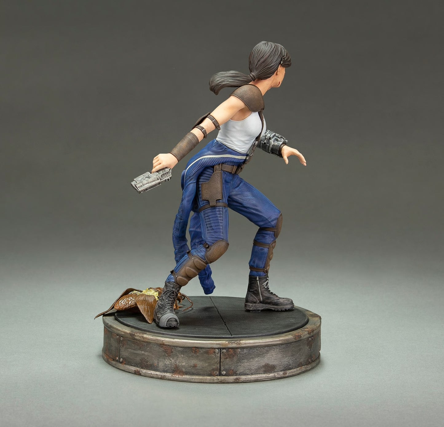 Fallout (TV Series) Lucy Statue by Dark Horse Comics