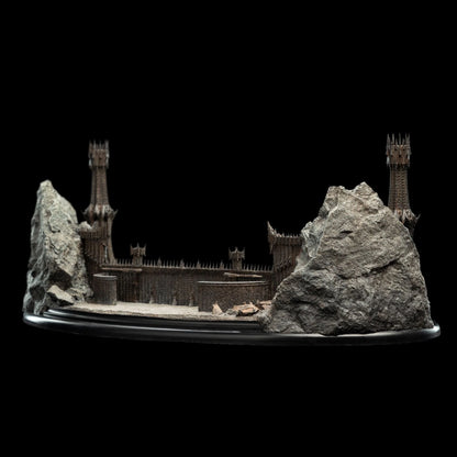 The Black Gates of Mordor Deluxe Environment Statue by Weta Workshop